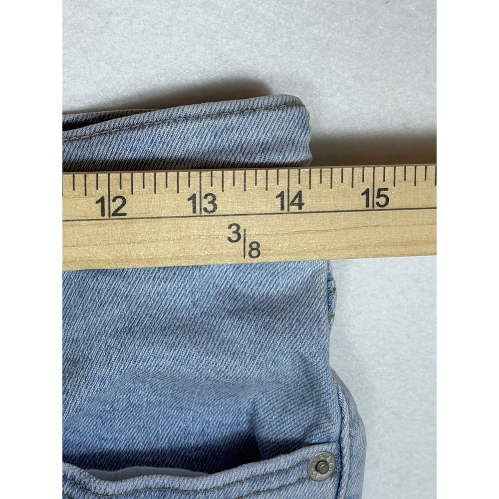 Levi's Women High Waisted Mom Jeans‎ Light Wash Distressed Size 28x25.5 - Picture 4 of 10